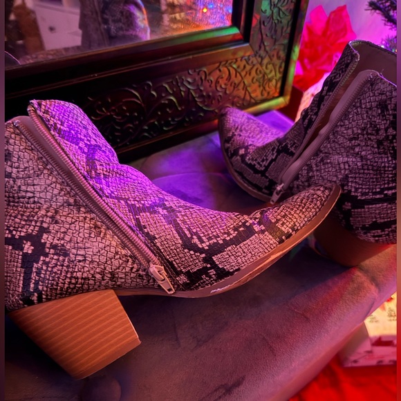 Snake-Print Booties - Picture 16 of 16